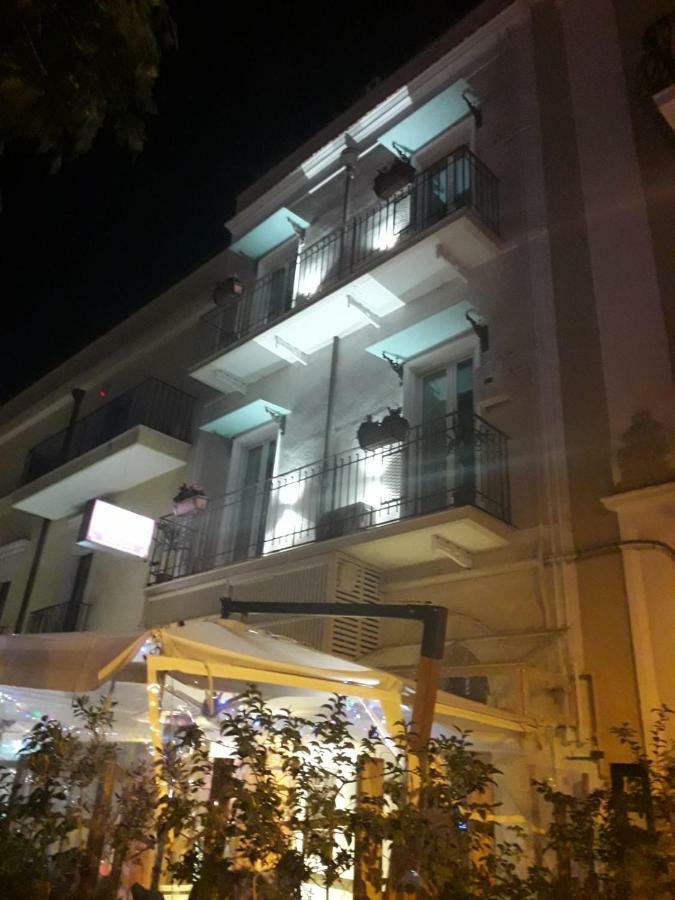 Dimora Elizabeth Hotel Модуньо Екстериор снимка